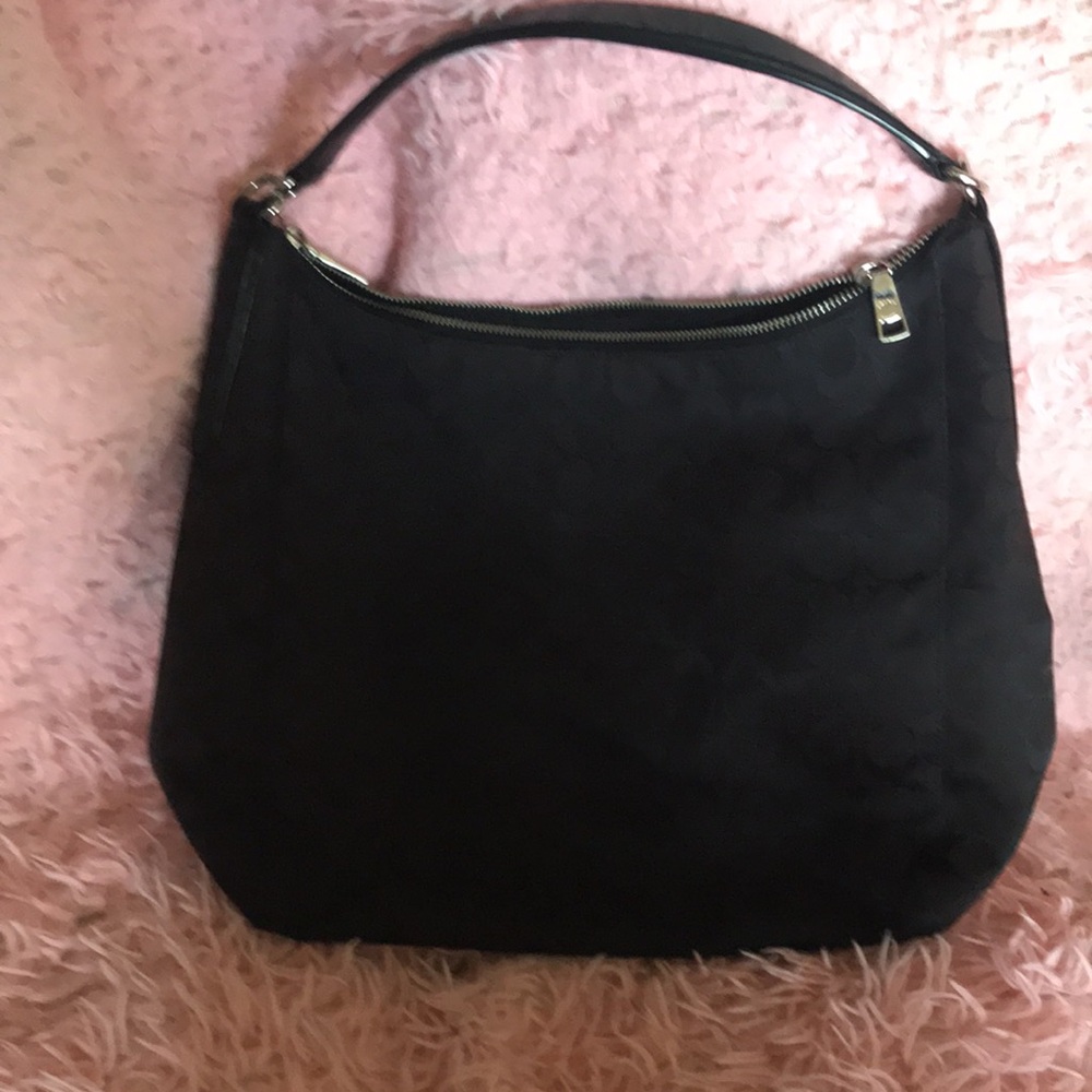 Elegant Black Shoulder Bag with Silver Zip Detail - Picture 5 of 6